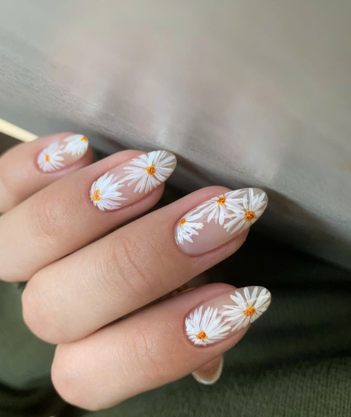You are currently viewing The Best Colors For April: A CampbellNailsSpa Guide To Seasonal Shades.